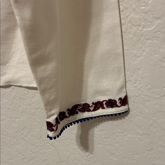 🐢Anthropology Tiny size M Agatha boho Embroidered White& Burgundy Women's Top - Picture 5 of 11